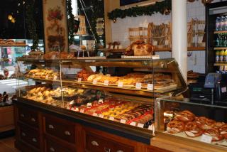 Boulanger, pâtissier, mais aussi traiteur, l'enseigne Paul est aujourd'hui présente dans plus de 20...