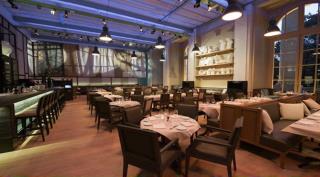 Un dîner festif et raffiné est prévu dans la salle du restaurant du Mini Palais.