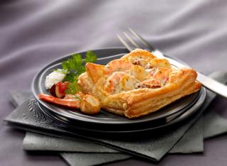 Tartefine de Saint-Jacques et crevettes.