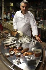 Sur le grand plateau qu'il a conçu pour l'équipe française participant au Bocuse d'or de 2009,...