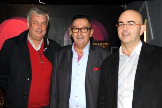 Le nouveau retraité Yvon Gouez avec à sa Gauche Hubert Jan, président UMIH du Finistère et à sa...