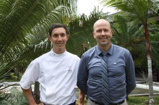 Jehan Colson, chef des cuisines, et Patrice Péta, directeur de l'hôtel, s'appuient sur des équipes...