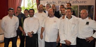 Gilles Goujon, Chef 3 étoiles de l'Auberge du Vieux Puits entouré des Chefs de l'Aude pour la...