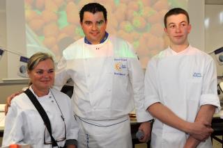 Laurent Tanguy avec les deux vainqueurs: Françoise Houdusse (amateur) et  Quentin Gallouédec (en...