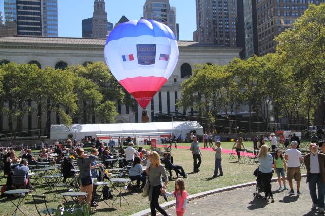 La Montgolfière du Taste of France, prend son envol dans le centre de Manhattan.