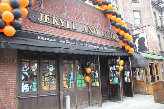 La taverne de Docteur Jeckyll et Mister Hyde ne faillit à sa réputation.