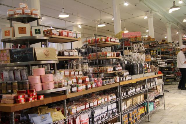 Pour autant Dean&Deluca n'en oublie pas sa vocation d'épicerie fine, aux produits peu communs pour les New-Yorkais.
