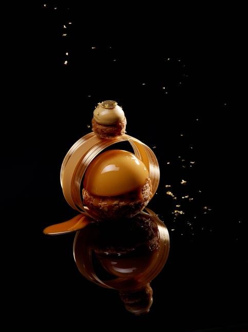 Les vainqueurs : Sous les étoiles - Quentin BAILLY, Chef Chocolatier, Champion du Monde de Pâtisserie 2013, Pâtisserie Philippe Rigollot, Annecy (74) et Jean-Bernard LASSARA, Photographe.