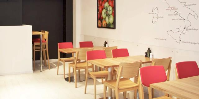 La décoration moderne et épurée rappelle l'Italie et sa gastronomie.
