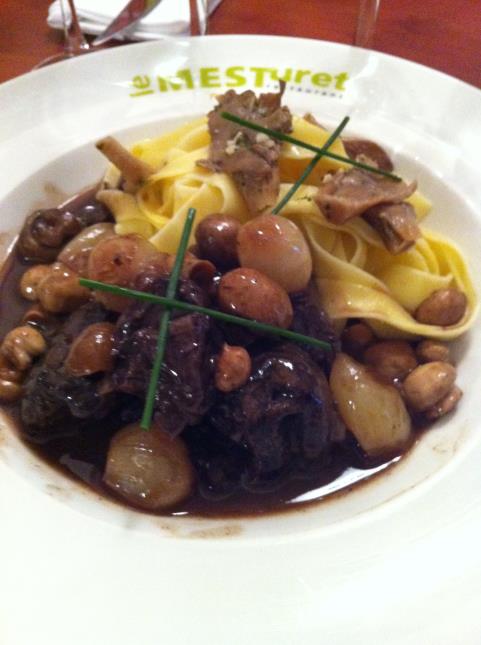 Civet de chevreuil en venaison, tagliatelle aux pleurotes, une recette de Pascal Brot, le Mesturet à Paris 2ème