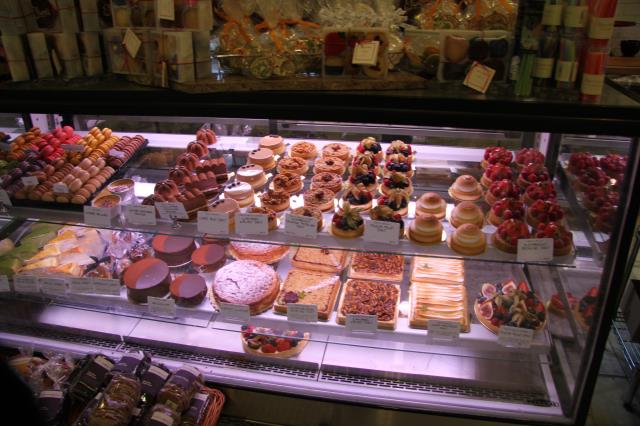 Chez Dean&Deluca les patisseries sont passées d'Italiennes à Européennes. Le macaron étant, pour les américains, un symbole dela France.