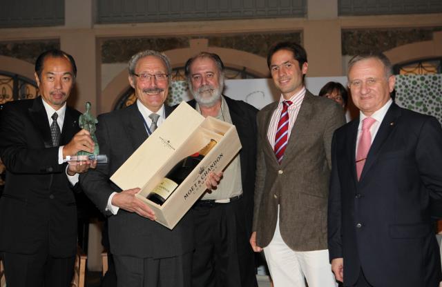 Shynia Tasaki (président de l'ASI), Paul Brunet, Nichi Stefi, Stanislas Rocoffort de Ninnière (Moët et Chandon) et Giuseppe Vaccarini (président des sommeliers d'Italie).