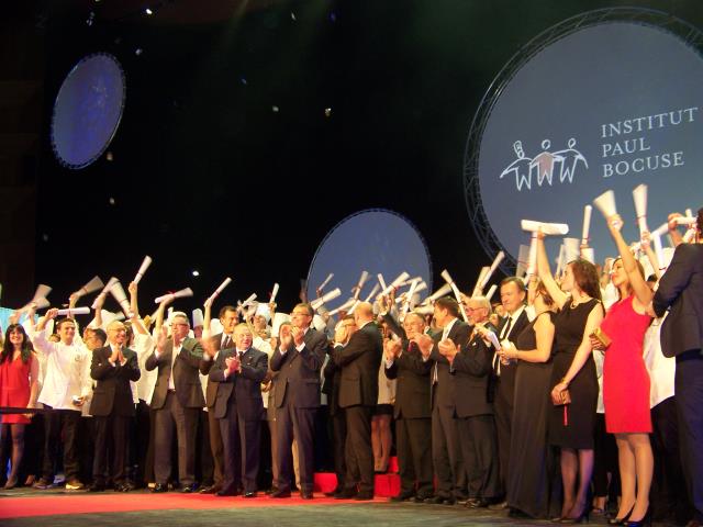 Moment de liesse pour les 151 diplômés de l'institut Bocuse