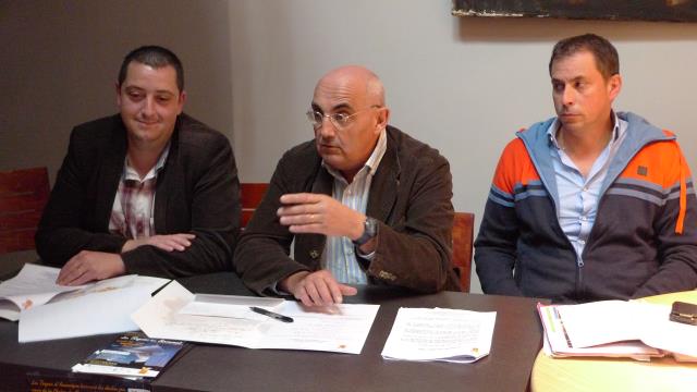 Louis-Bernard Puech avec Cyrille Zen et Jean-François Fafournoux, président des Toques du Puy-de-Dôme présenent le Toques Chaud.