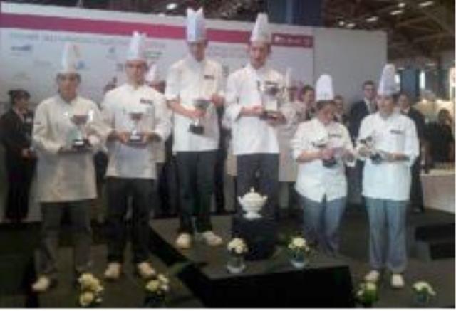 Sur le podium, les vainqueurs du concours InterBio-Serbotel.