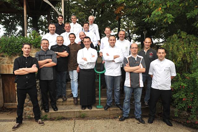 Dix-huit des 22 chefs mayennais mis à l'honneur dans le livre « Les toqués de la Mayenne » étaient présents lors du lancement du livre, le 21 octobre, en Mayenne.