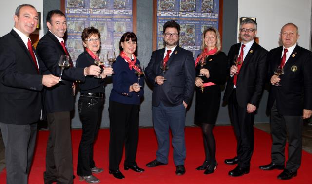 Entourés par Michel Hermet et Michel Widehem, les nouveaux Maîtres sommeliers : Franck Thomas, Nicole Latour, Danielle Raulet-Raynaud, Nicolas Kalbache Vernerey, Catherine Agelasto et Arnaud Fatome.