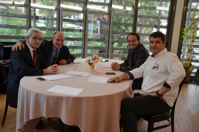 Parmi les jurés : de g à d, Daniel Joubert professeur, lycée de Gascogne, Talence), Colin Field, Erwan Bouët-Willaumez, directeur géénral de la société des Meilleurs ouvriers de France et le boulanger Bruno Cormerais que l'on peut voir actuellement sur M6