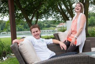 Johann Suire et son amie La Retha prennent avec dynamisme et sourire les rênes des Jardins du Lac