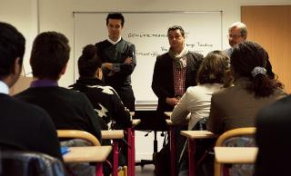De gauche à droite : Bruno Cardinale, David Real et Marc Thivet présentant le parrainage aux élèves...