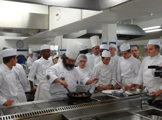 Philippe Gardette en pleine démonstration culinaire.
