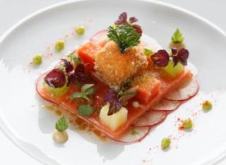 Marinade de saumon à l'anis sur son caviar pêcheur au concombre