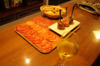 les tapas charcuterie se marient avec toutes les couleurs