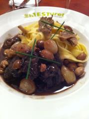 Civet de chevreuil en venaison, tagliatelle aux pleurotes, une recette de Pascal Brot, le Mesturet...