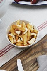 La poutine (frites, fromage et sauce brune) inspire les restaurateurs québécois, qui en revisitent...