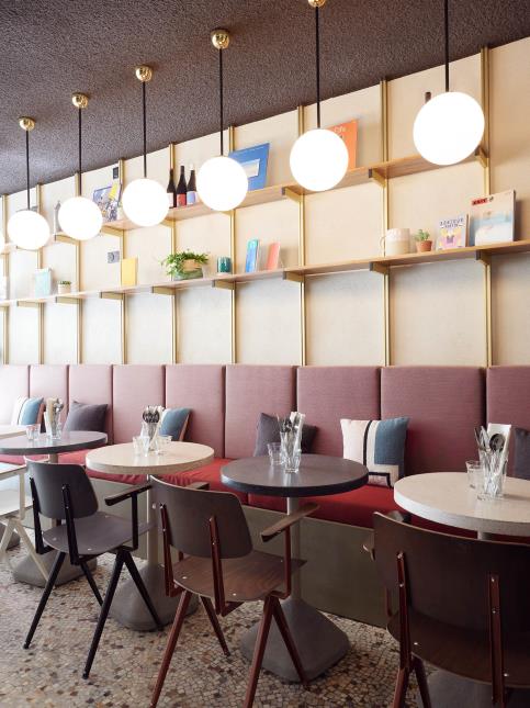 Le snack chic de l'hôtel French Theory, à Paris, imaginé par l'agence CUT architectures.