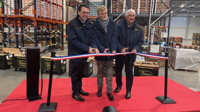 Pascal Peltier, p.-dg de Metro France, Marc Fesneau, ministre de l'Agriculture et de la Souveraineté alimentaire, et Stéphane Layani, p.-dg de Semmaris, étaient réunis pour l'inauguration de la nouvelle plateforme Metro située à Rungis.