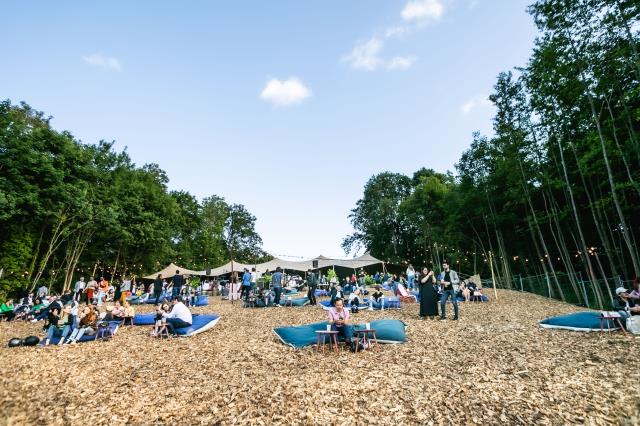 Le Perchoir Y est installé dans une clairière de la forêt de Meudon (Hauts-de-Seine).