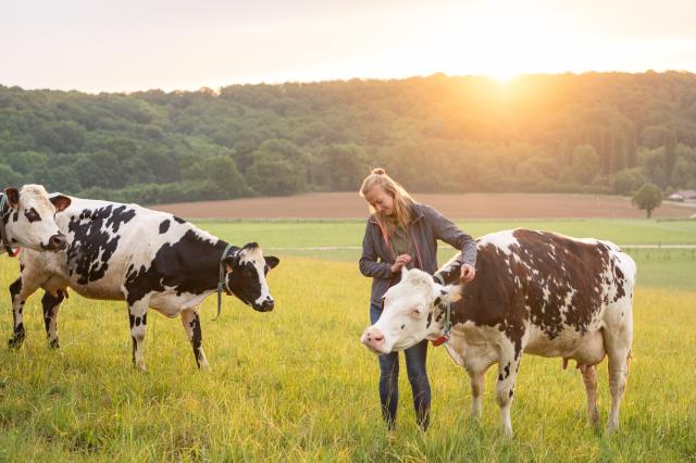  Audrey Bourolleau a relancé une ferme pilote en agriculture régénératrice, Hectar, dont les yaourts dont distribués par Transgourmet.