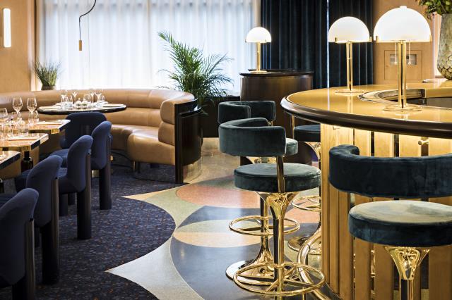 Le décor de Folie est chic et soigné, et incarne les vibes des années 60-70