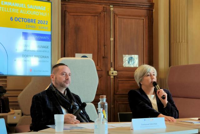 Emmanuel Sauvage, directeur général du groupe Evok, et Dorine Bregman, adjointe au maire de Paris Centre en charge du Tourisme.