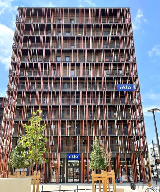 La tour en bois Wood'Art, haute de 76 mètres, dans laquelle est située l'Eklo Toulouse