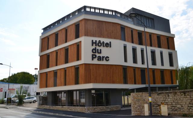 Flambant neuve, l'annexe de l'Hôtel du Parc a été créée de toute pièce à une cinquantaine de mètres de l'établissement d'origine, au centre-ville de Lons le Saunier.