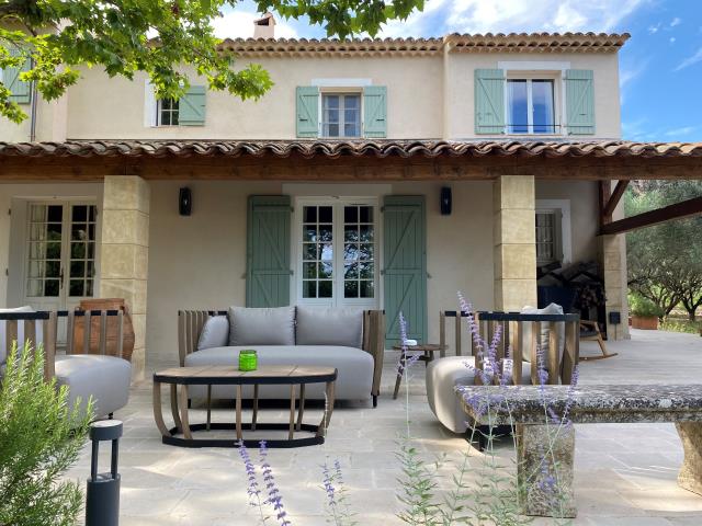 La Bastide de Lou Calen, à Cotignac, où sont situés chambres et suites.
