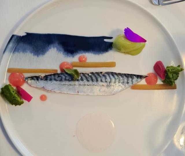 Maquereau en escabèche de rhubarbe, glace agastache de chez Mélanie