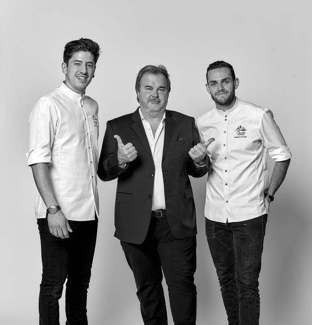 Pierre Hermé entouré de Jérémy Aspa et Baptiste Sirand.