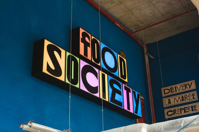 Food Society, à Paris, compte quinze comptoirs de restauration.