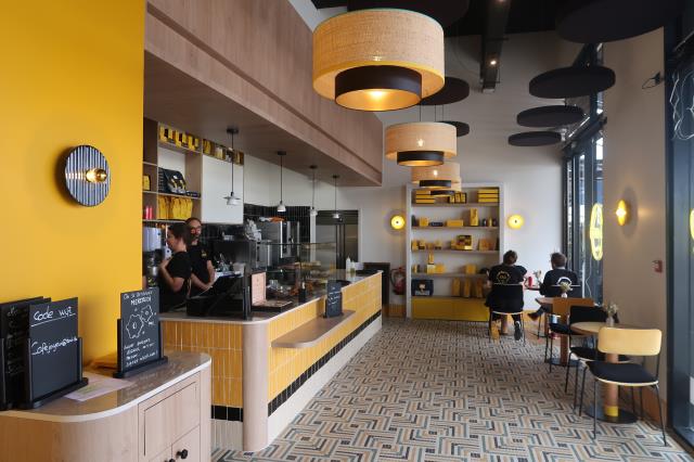 Le second Café Joyeux a ouvert sur les quais de Bordeaux