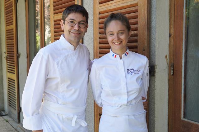 Jacques Marcon et Naïs Pirollet, candidate représentant la France lors du prochain Bocuse d'Or en janvier prochain à Lyon.