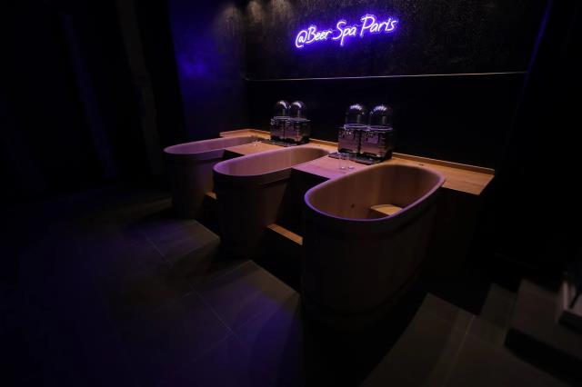 Le Beer Spa Paris, premier spa à bière de la capitale.