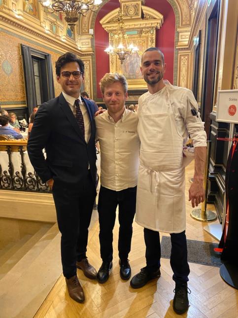 En juin, un premier partenariat avait été noué avec le théâtre à l'occasion du dîner des mécènes. La direction du CFA entre le chef Jean-François Têtedoie.