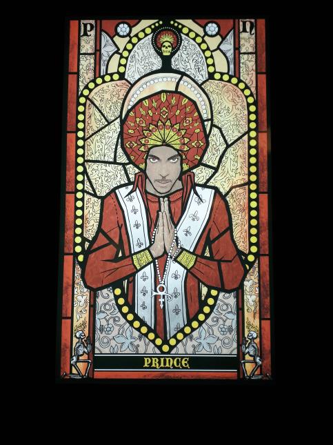 Prince en saint du rock dans le bar