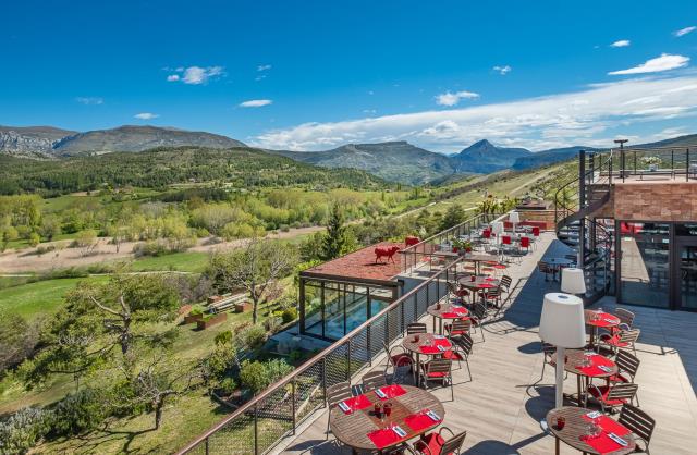 L'Hôtel & spa Les Gorges du Verdon prévoit de construire une maison pour répondre à la difficulté de trouver des logements dans le village de La Palud-sur-Verdon.