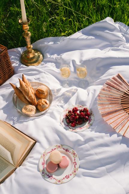 Une offre de déjeuner exceptionnel sur l'herbe des jardins de Versailles est renouvellée en août aux Airelles Château de Versailles, Le Grand Contrôle.