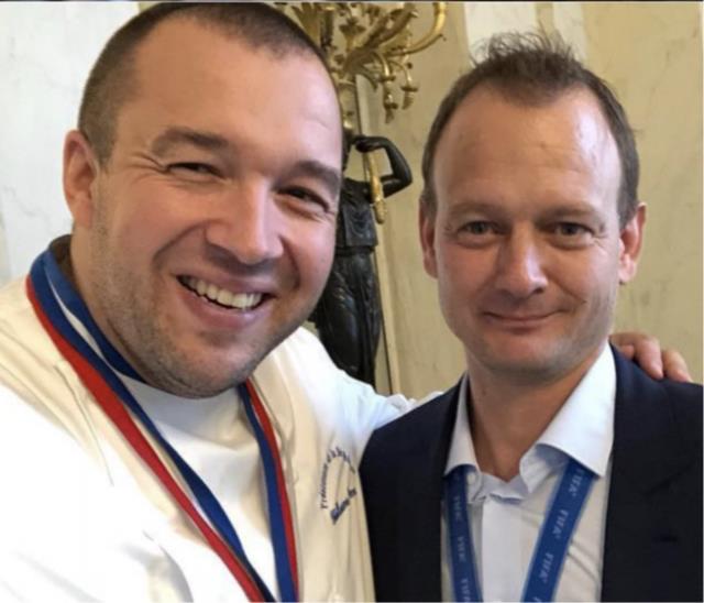 Le chef de l'Elysée en 2018, Guillaume Gomez, célébrait le cuisinier des Bleus comme l'honneur de la cuisine collective.