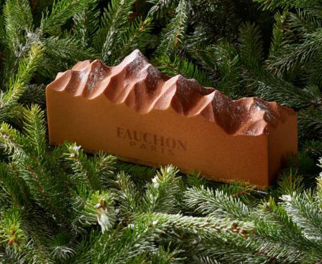 Sébastien Monceaux, chef exécutif chez Fauchon, et Clément Bargoin, chef pâtissier à l'école Fauchon, proposent une inspiration du Mont-Blanc.